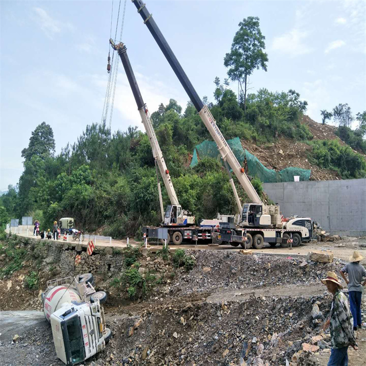 鄢陵汽车掉沟里叫吊车救援要多少钱